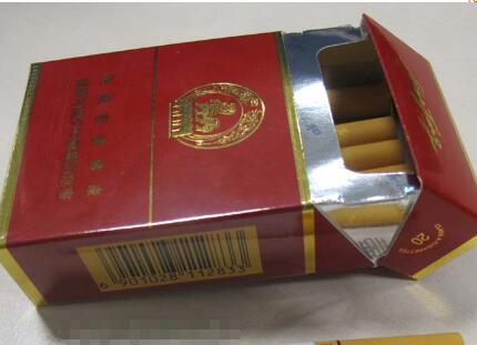 烟盒里的纸是锡纸吗能导电吗为什么|烟盒子里的纸是不是锡箔纸?